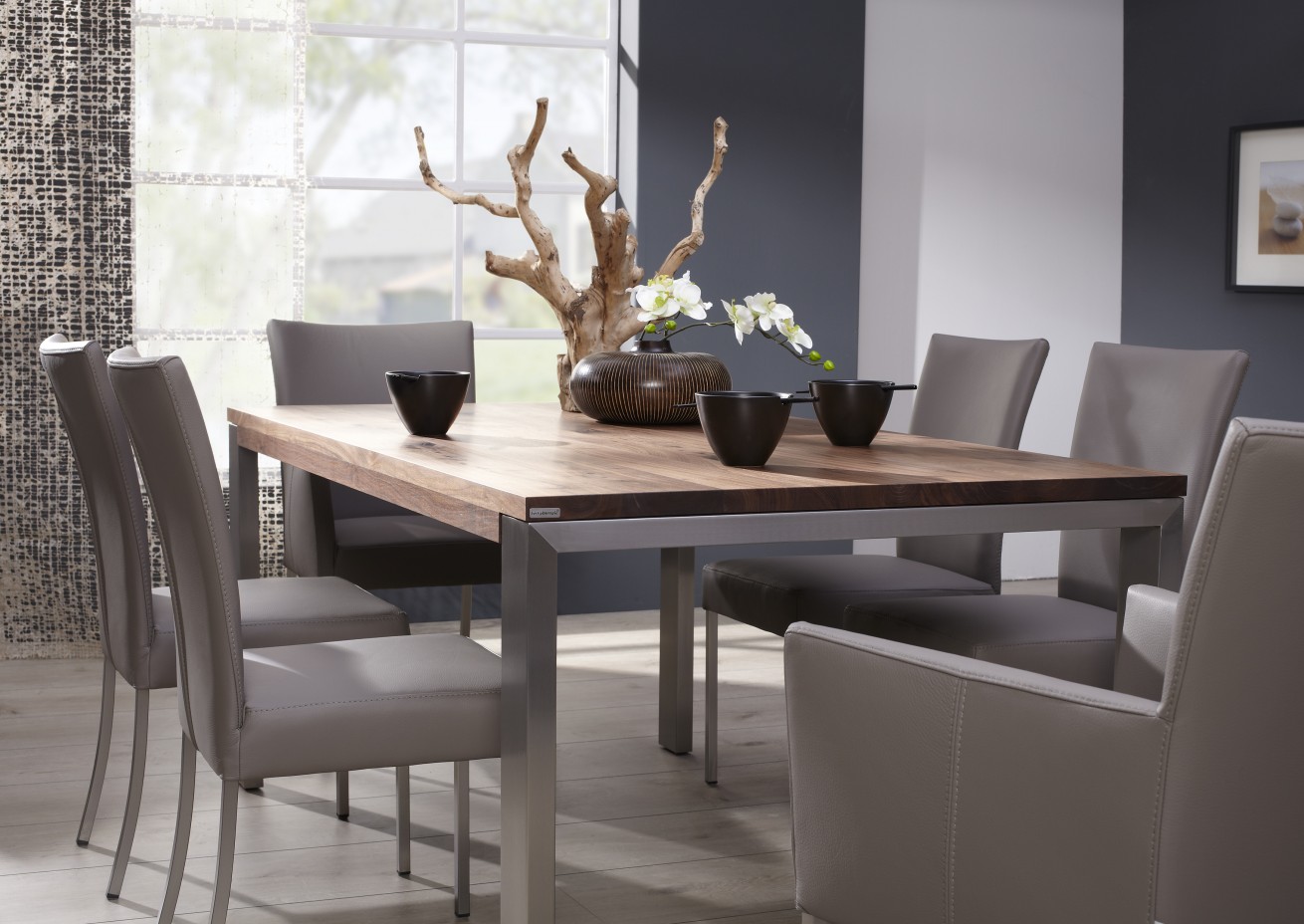 Tisch – James